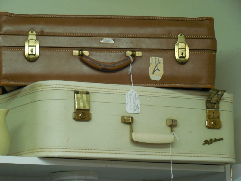 voyage-VINON SUR VERDON-min_vinyl-white-leather-vintage-antique-retro-1233386-pxhere.com